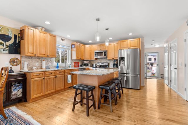 496 Hilldale Ave 496, Haverhill, MA 01832