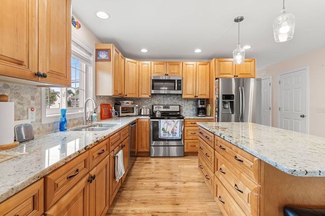 496 Hilldale Ave 496, Haverhill, MA 01832
