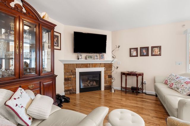 496 Hilldale Ave 496, Haverhill, MA 01832