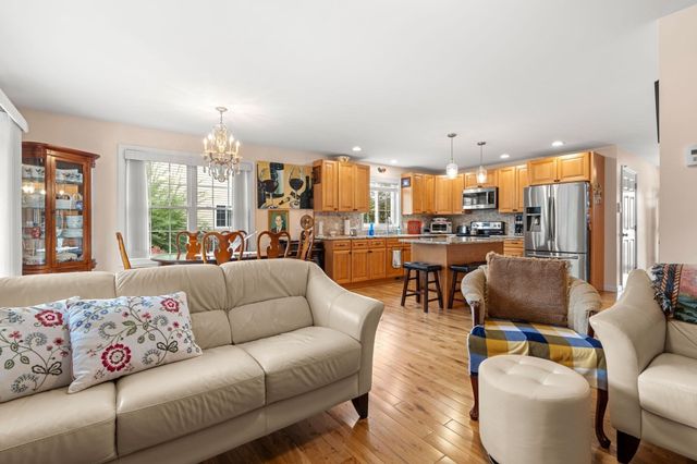 496 Hilldale Ave 496, Haverhill, MA 01832