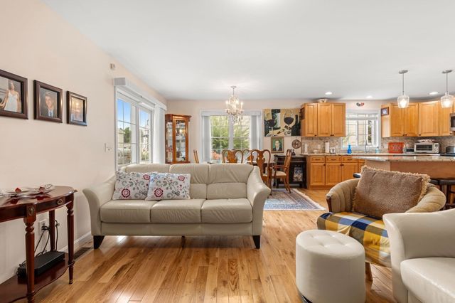 496 Hilldale Ave 496, Haverhill, MA 01832
