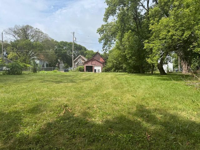 2453 N 16TH STREET, Milwaukee, WI 53206