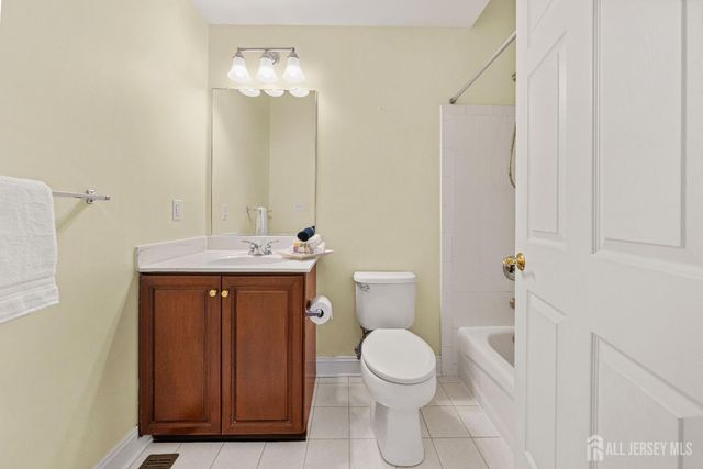 11 Harvest Drive, Plainsboro, NJ 08536