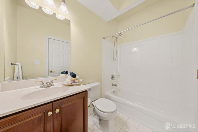 11 Harvest Drive, Plainsboro, NJ 08536