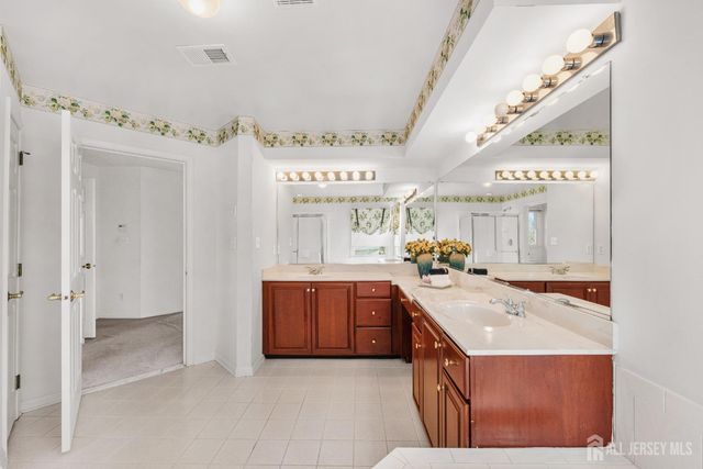 11 Harvest Drive, Plainsboro, NJ 08536