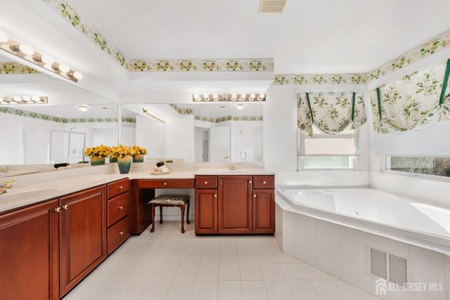 11 Harvest Drive, Plainsboro, NJ 08536