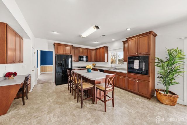 11 Harvest Drive, Plainsboro, NJ 08536