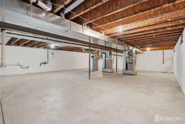 11 Harvest Drive, Plainsboro, NJ 08536