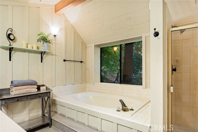 824 Oakmont Lane, Lake Arrowhead, CA 92352