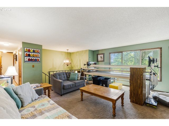 16795 S HENRICI Rd, Oregon City, OR 97045