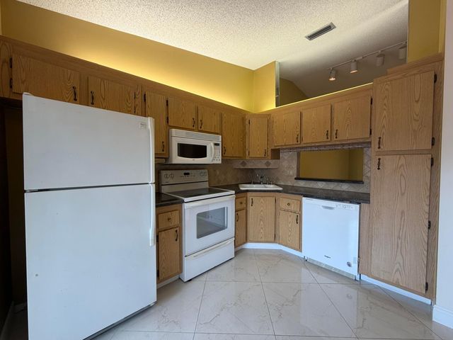 809 Sky Pine Way F, Greenacres, FL 33415
