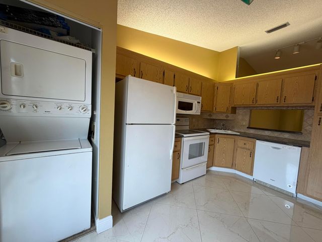 809 Sky Pine Way F, Greenacres, FL 33415