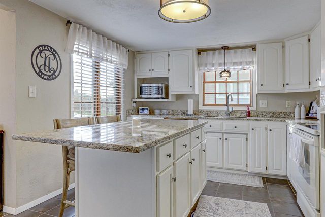 320 W LINCOLN AVENUE, Little Chute, WI 54140