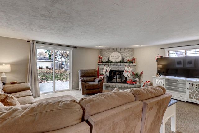 320 W LINCOLN AVENUE, Little Chute, WI 54140