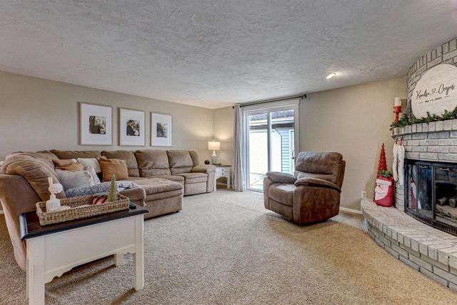 320 W LINCOLN AVENUE, Little Chute, WI 54140