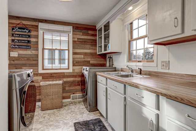 320 W LINCOLN AVENUE, Little Chute, WI 54140