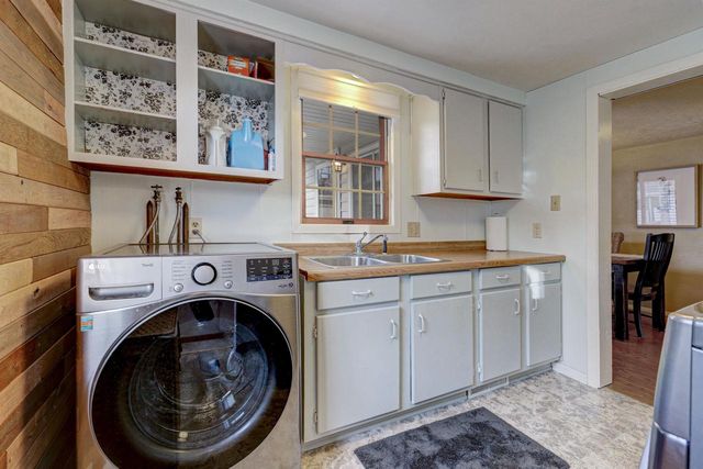 320 W LINCOLN AVENUE, Little Chute, WI 54140