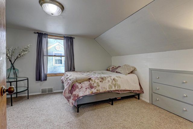 320 W LINCOLN AVENUE, Little Chute, WI 54140