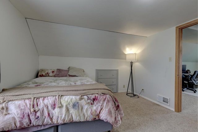 320 W LINCOLN AVENUE, Little Chute, WI 54140