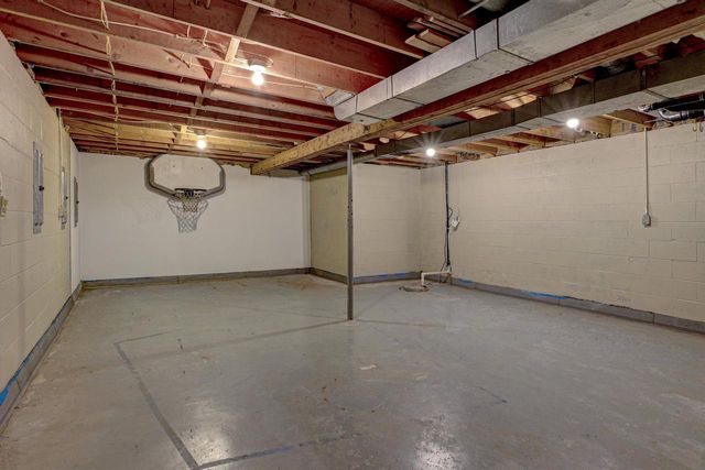 320 W LINCOLN AVENUE, Little Chute, WI 54140