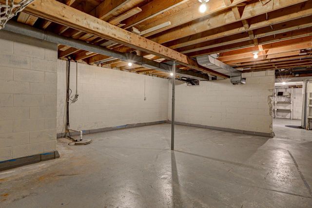 320 W LINCOLN AVENUE, Little Chute, WI 54140