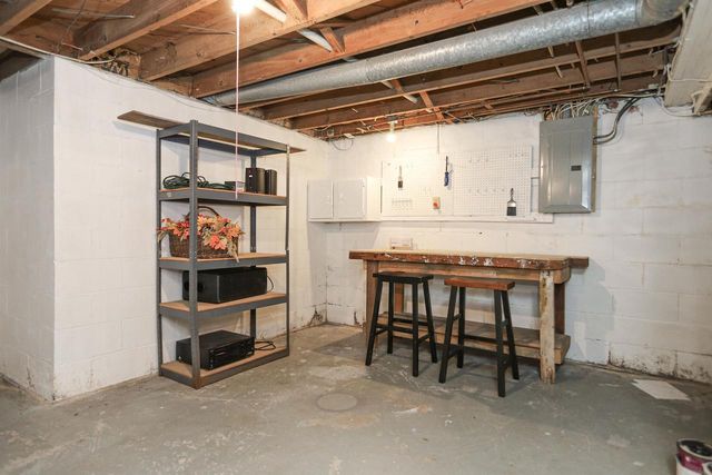 320 W LINCOLN AVENUE, Little Chute, WI 54140