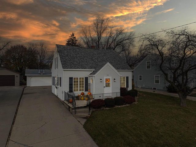 320 W LINCOLN AVENUE, Little Chute, WI 54140