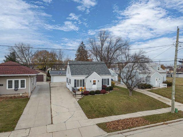 320 W LINCOLN AVENUE, Little Chute, WI 54140