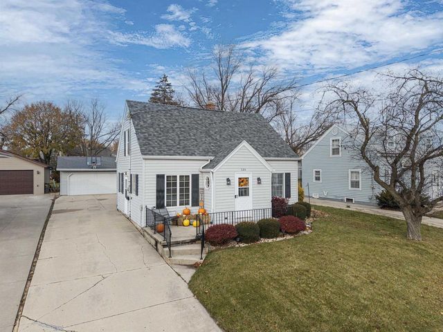 320 W LINCOLN AVENUE, Little Chute, WI 54140