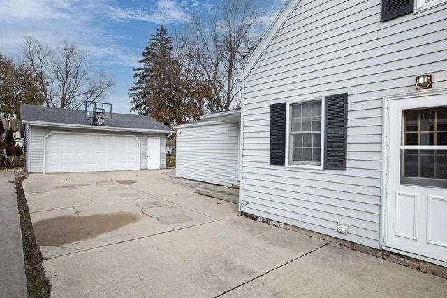 320 W LINCOLN AVENUE, Little Chute, WI 54140