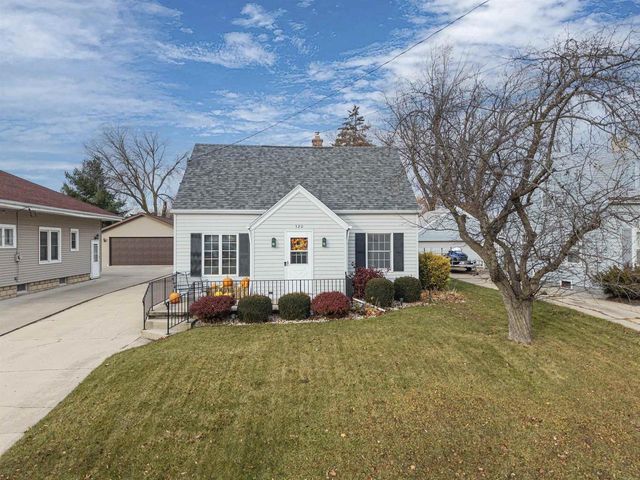 320 W LINCOLN AVENUE, Little Chute, WI 54140