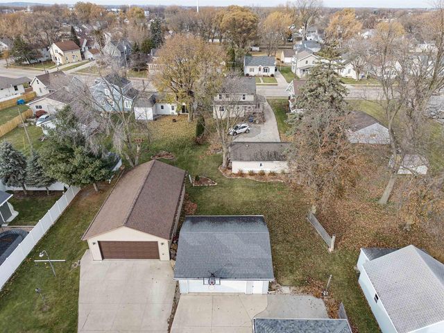 320 W LINCOLN AVENUE, Little Chute, WI 54140