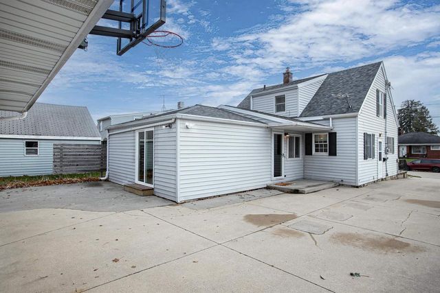 320 W LINCOLN AVENUE, Little Chute, WI 54140