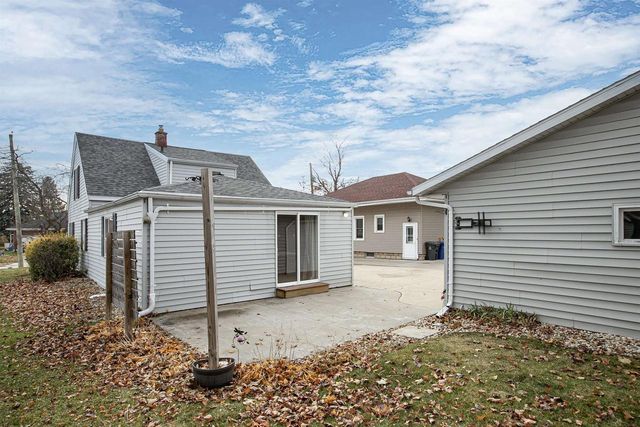 320 W LINCOLN AVENUE, Little Chute, WI 54140