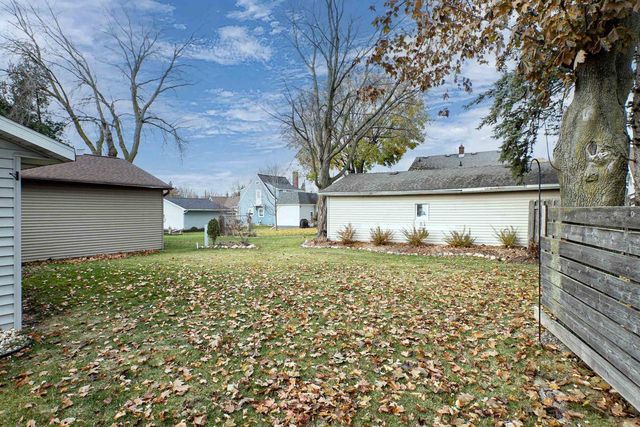 320 W LINCOLN AVENUE, Little Chute, WI 54140