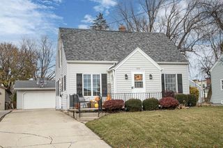 320 W LINCOLN AVENUE, Little Chute, WI 54140