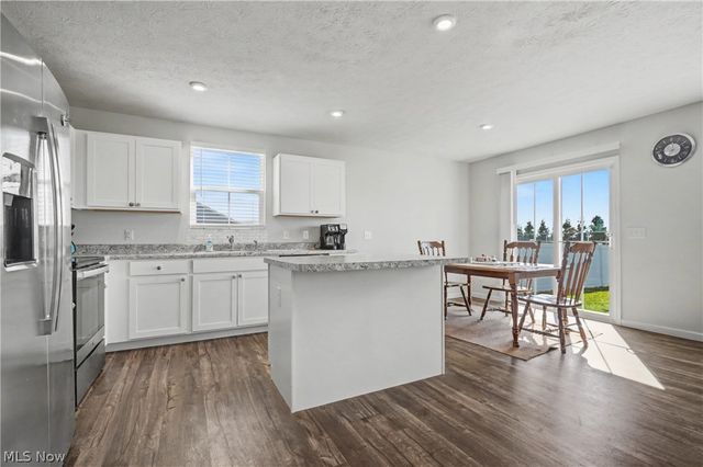 2682 Himelrigh Boulevard, Barberton, OH 44203