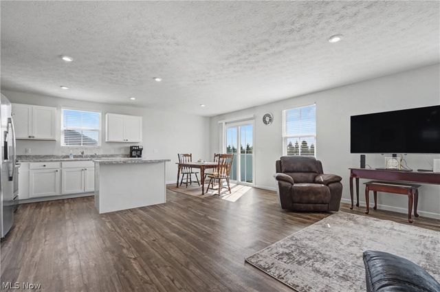 2682 Himelrigh Boulevard, Barberton, OH 44203