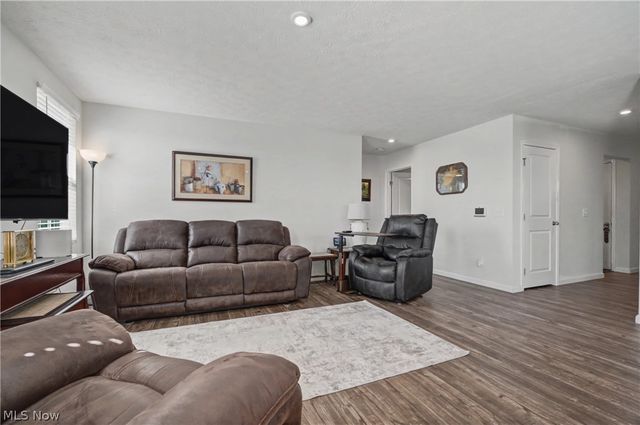 2682 Himelrigh Boulevard, Barberton, OH 44203