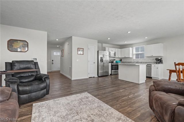 2682 Himelrigh Boulevard, Barberton, OH 44203