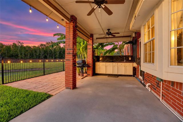 2707 Sterling Fields Drive, Pearland, TX 77584