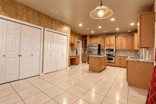 2707 Sterling Fields Drive, Pearland, TX 77584