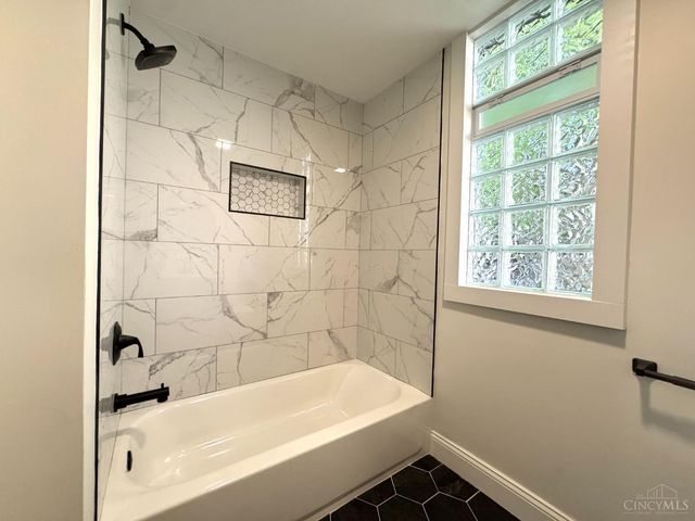2728 Silverleaf Avenue, Cincinnati, OH 45212