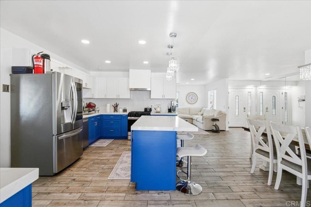 Image 11 of property listing at 10002 Stanley Ct, Santee, CA 92071