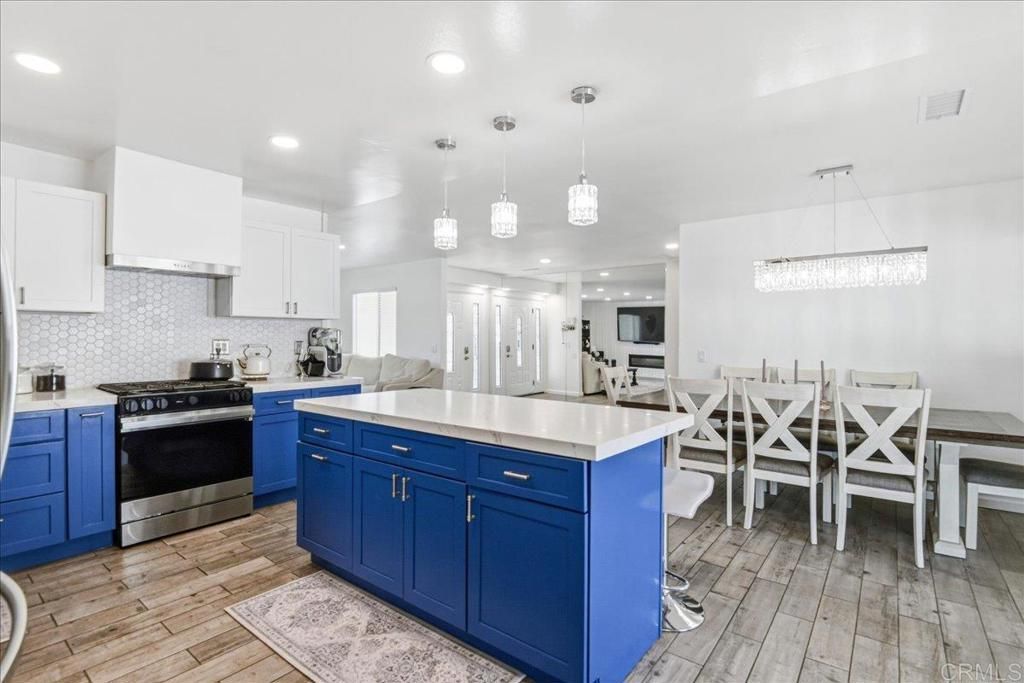 Image 13 of property listing at 10002 Stanley Ct, Santee, CA 92071