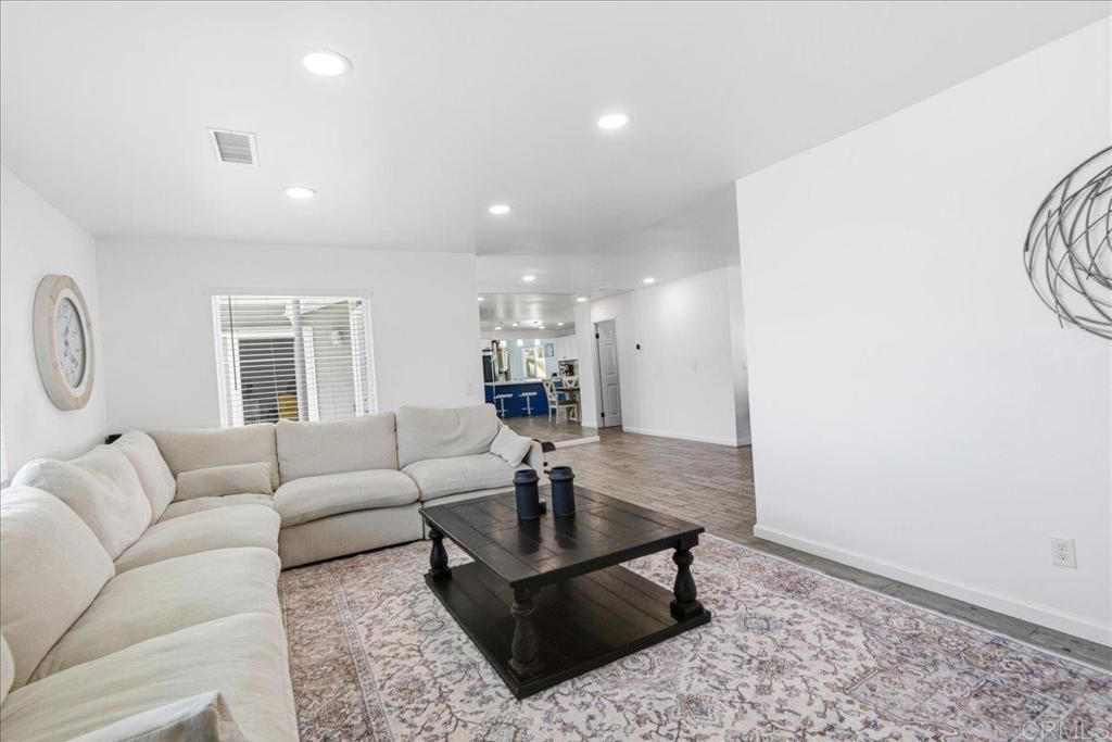 Image 17 of property listing at 10002 Stanley Ct, Santee, CA 92071