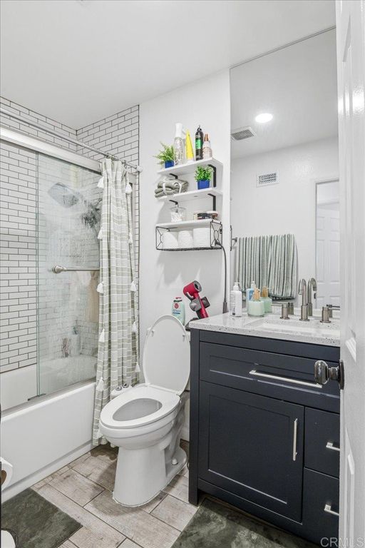 Image 19 of property listing at 10002 Stanley Ct, Santee, CA 92071
