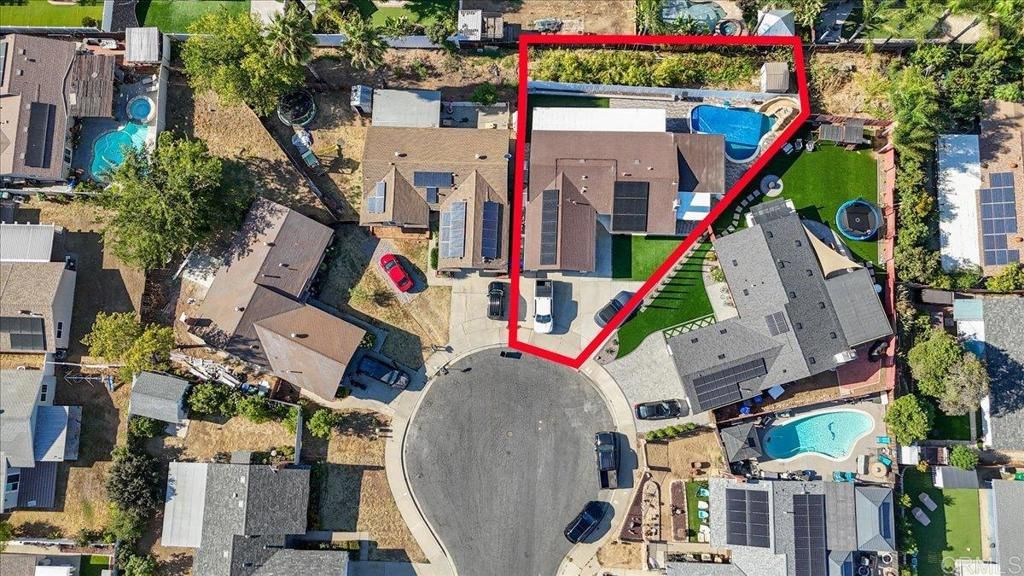 Image 2 of property listing at 10002 Stanley Ct, Santee, CA 92071