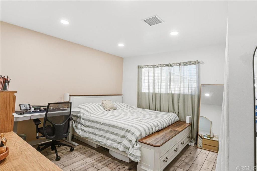 Image 21 of property listing at 10002 Stanley Ct, Santee, CA 92071
