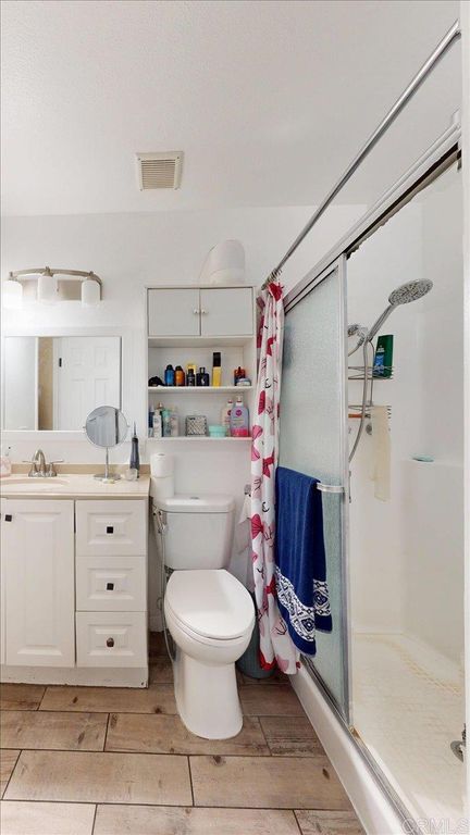 Image 23 of property listing at 10002 Stanley Ct, Santee, CA 92071